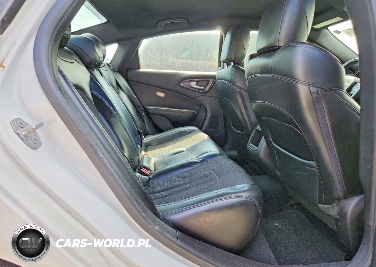 2016 Chrysler 200 S VIN:1C3CCCBB7FN746921 - 10