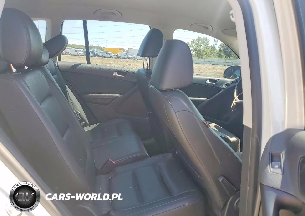 2016 Volkswagen Tiguan S VIN:WVGBV7AX2GW557218 - 11