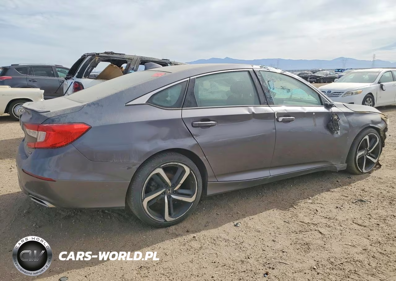 2018 Honda Accord Sport VIN:1HGCV2F3XJA008132 - 3