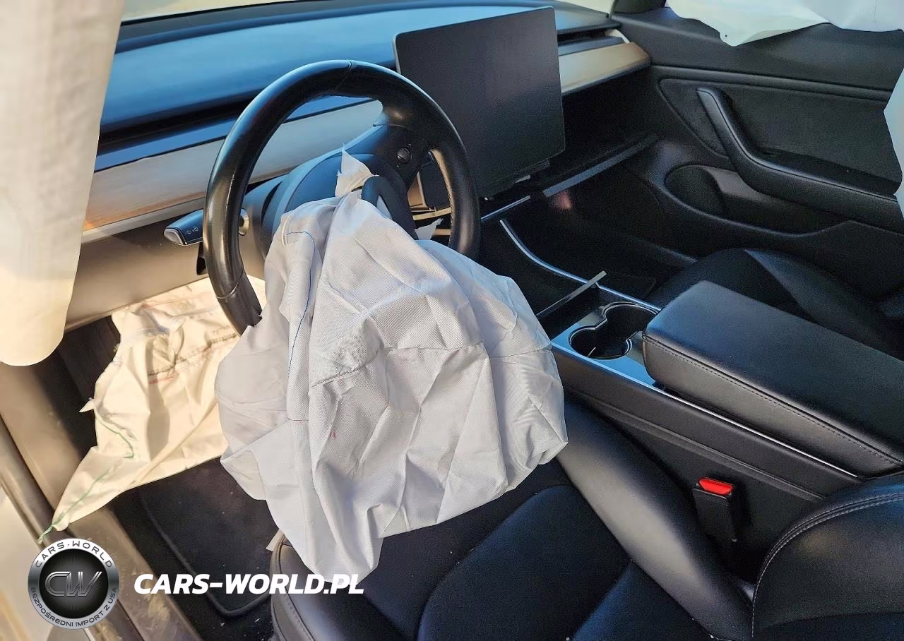 2018 Tesla Model 3 VIN:5YJ3E1EA9JF053451 - 8