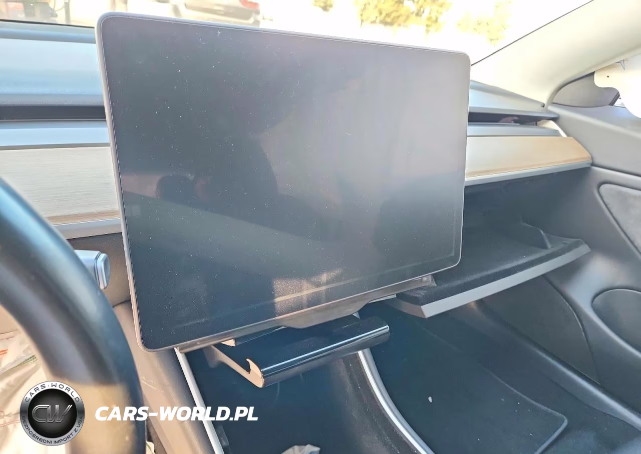 2018 Tesla Model 3 VIN:5YJ3E1EA9JF053451 - 9