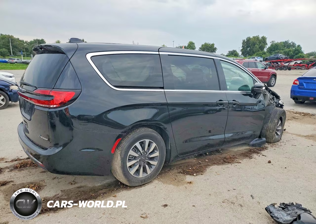 2025 Chry Pacifica Fwd Hybrid Minivan Se VIN:2C4RC1S74SR572728 - 3