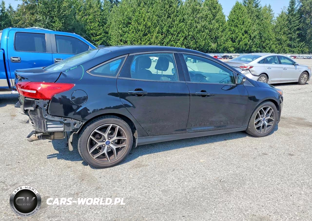 2017 Ford Focus Sel VIN:1FADP3H21HL215049 - 3