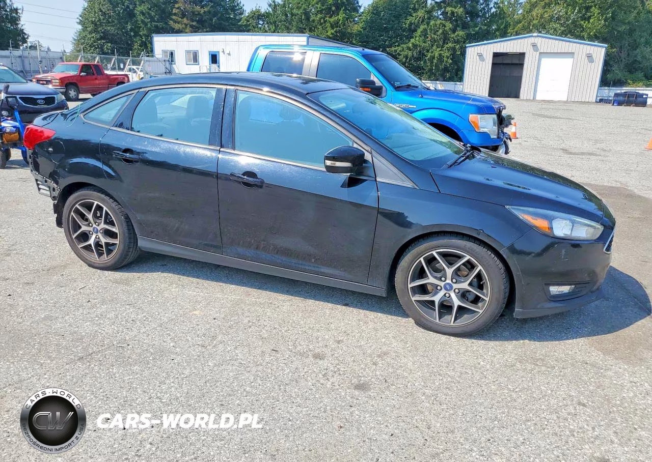 2017 Ford Focus Sel VIN:1FADP3H21HL215049 - 4