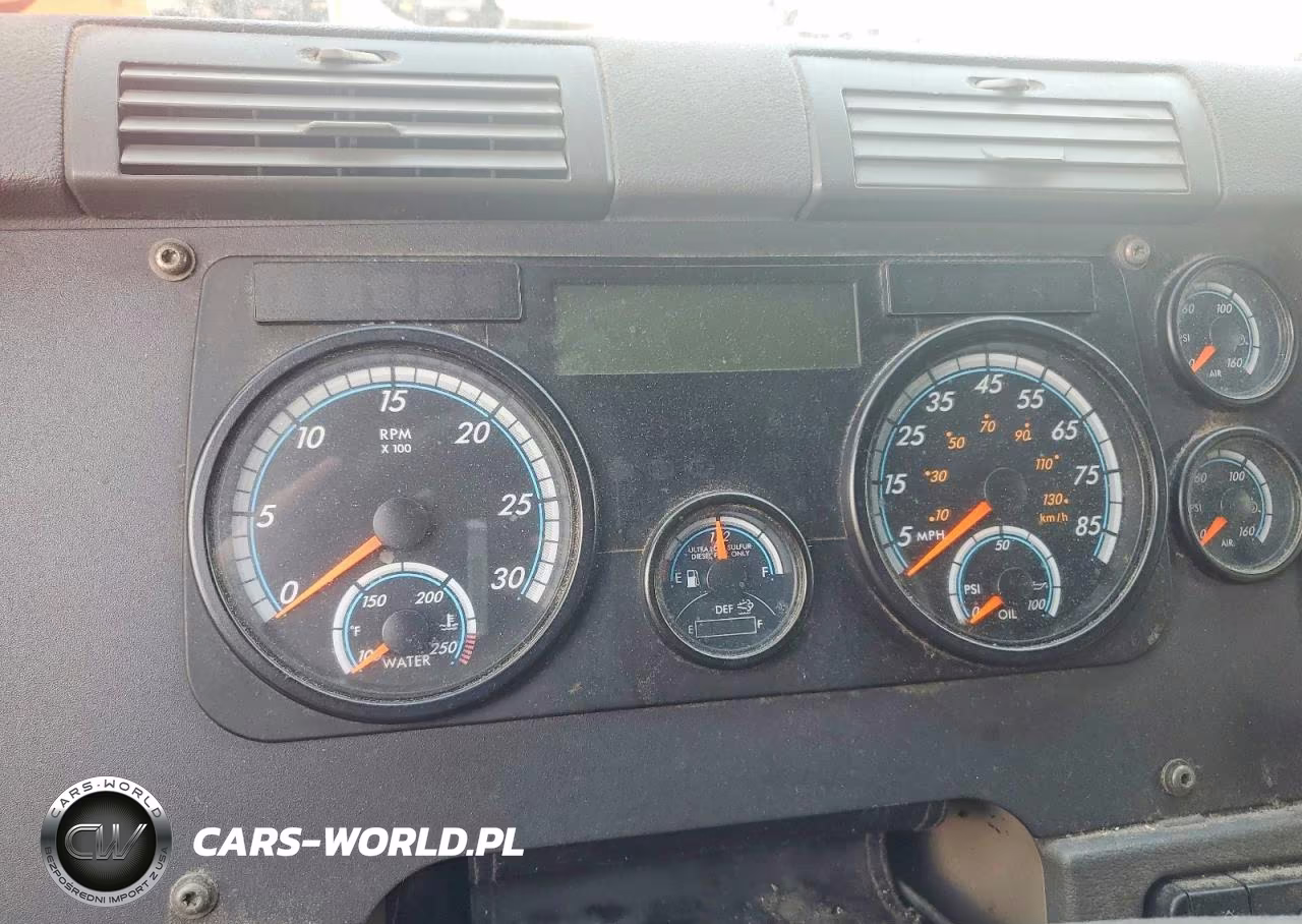 2015 Freightliner Cascadia 125 VIN:3AKJGLD56FSFP6870 - 9