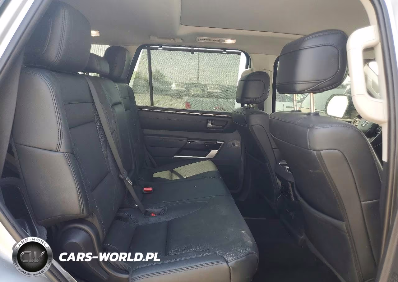 2024 Toyota Sequoia Sr5 VIN:7SVAAABA5RX021482 - 11