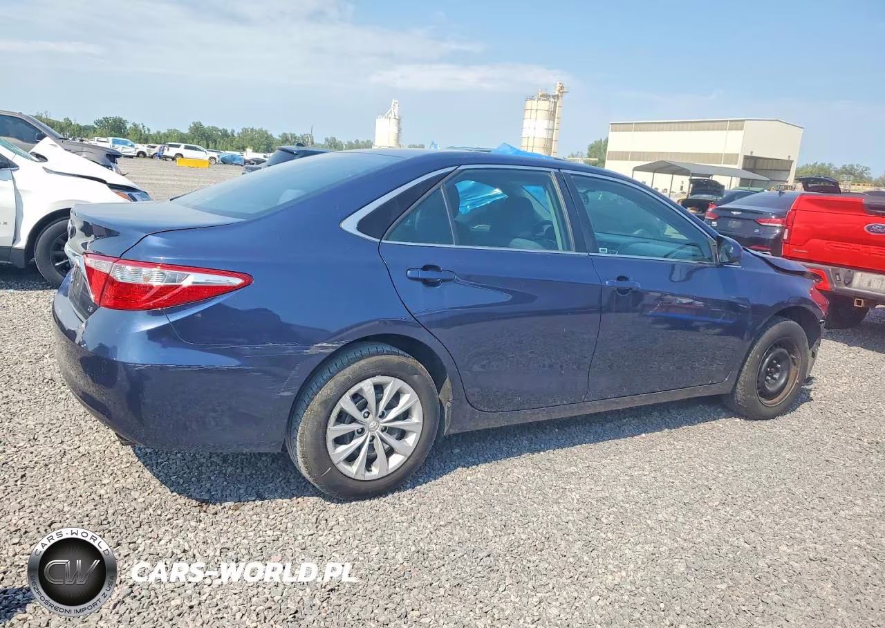 2017 Toyota Camry Le VIN:4T1BF1FK4HU706572 - 3