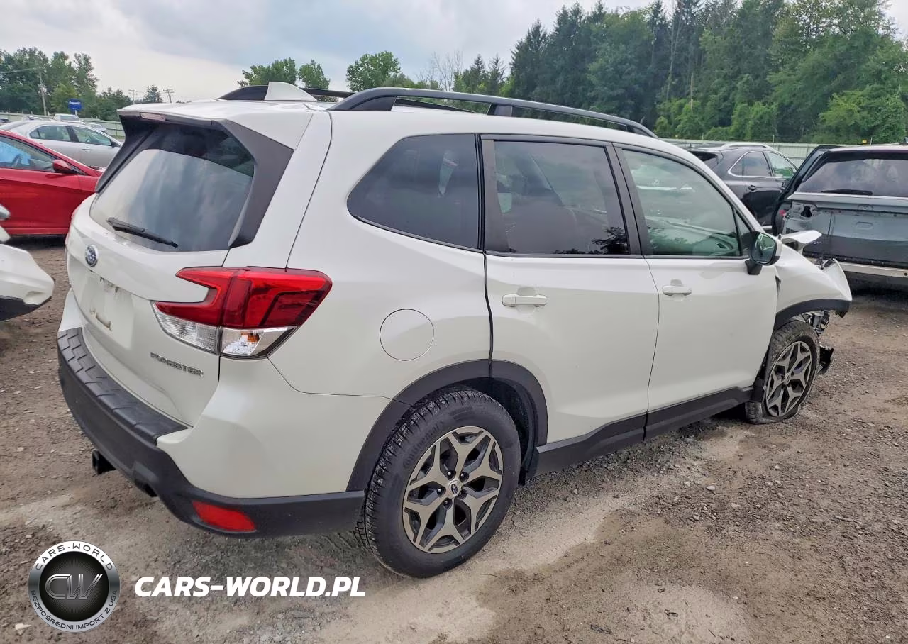 2020 Subaru Forester Premium VIN:JF2SKAJC1LH546704 - 3