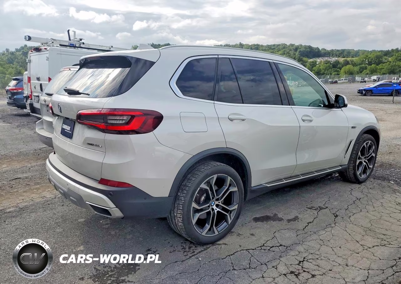 2022 BMW X5 xDrive45E VIN:5UXTA6C00N9L31560 - 3