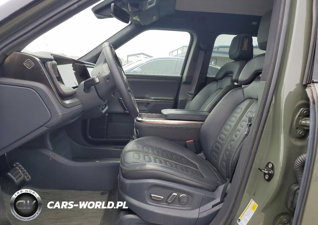 2022 Rivian R1T Launch Edition VIN:7FCTGAAL9NN004110 - 7
