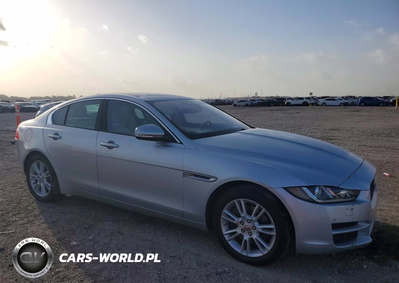 2017 Jaguar Xe Premium VIN:SAJAD4BG9HA973749 - 4