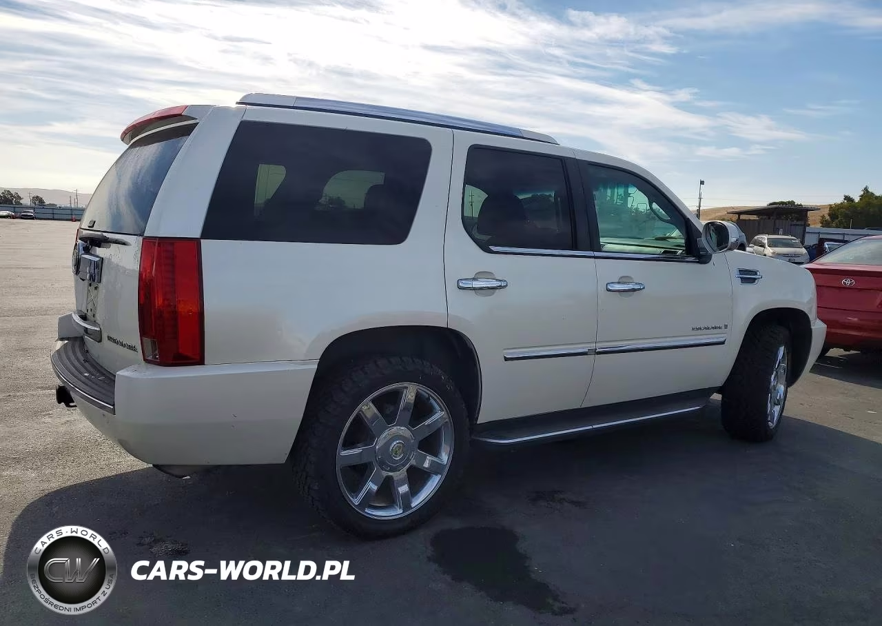 2008 Cadillac Escalade Luxury VIN:1GYFK63818R197027 - 3