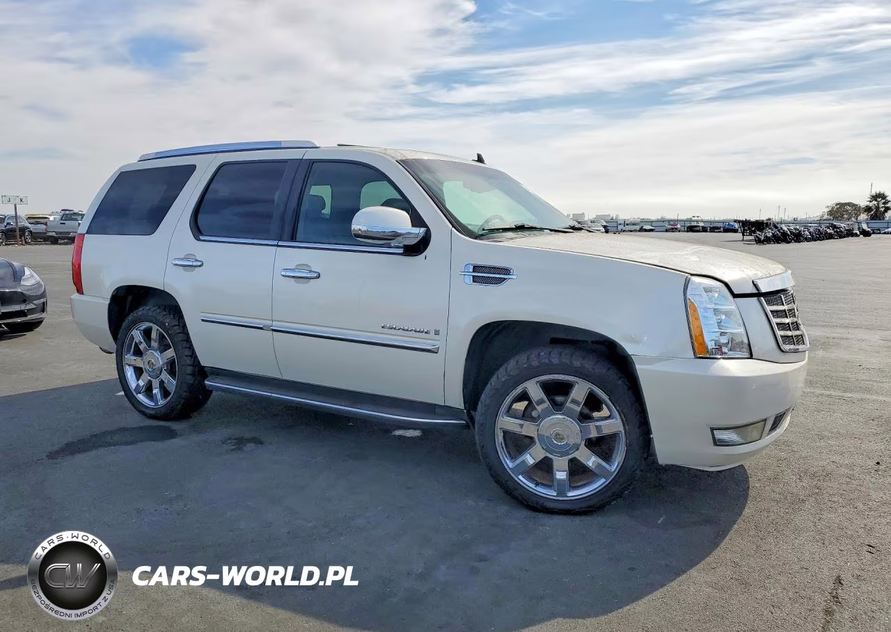 2008 Cadillac Escalade Luxury VIN:1GYFK63818R197027 - 4