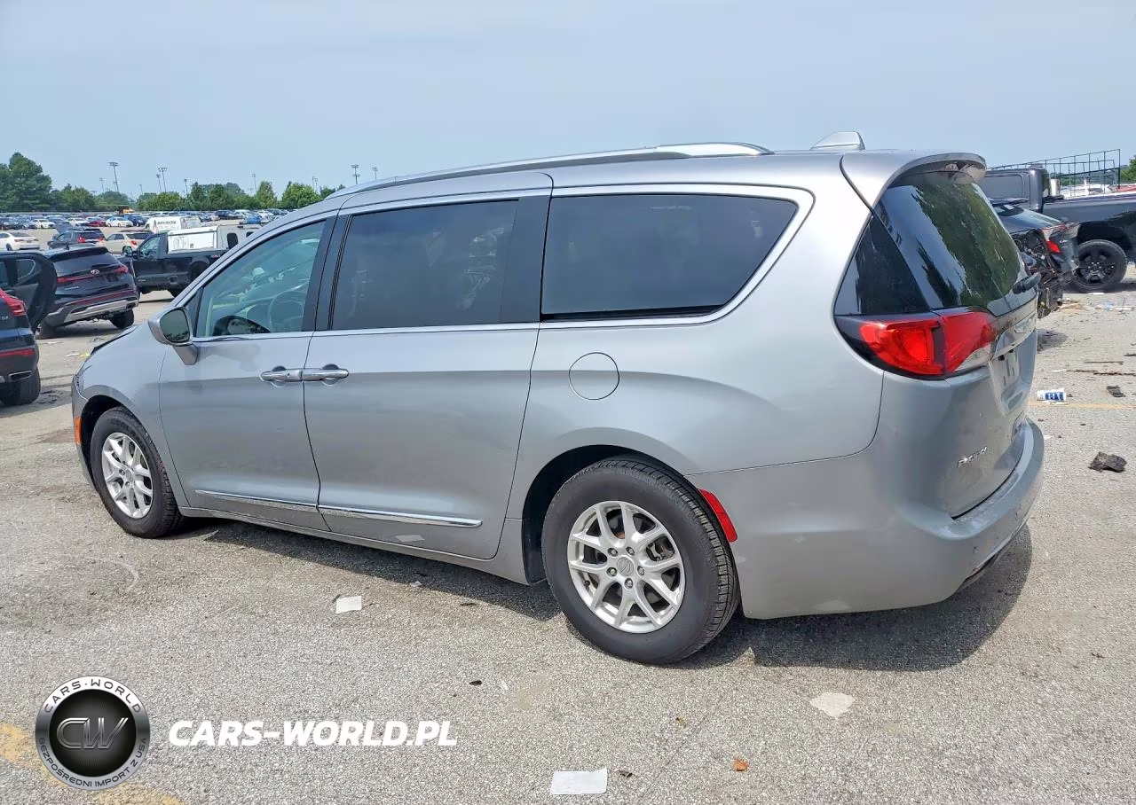 2020 Chrysler Pacifica Touring L VIN:2C4RC1BG3LR268663 - 2