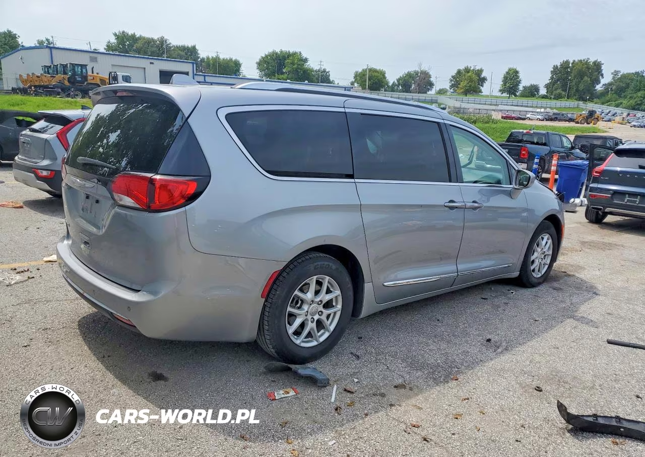 2020 Chrysler Pacifica Touring L VIN:2C4RC1BG3LR268663 - 3