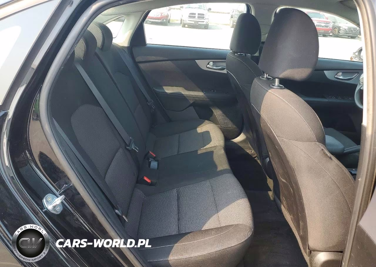 2023 Kia Forte Lxs VIN:3KPF24AD4PE560702 - 10
