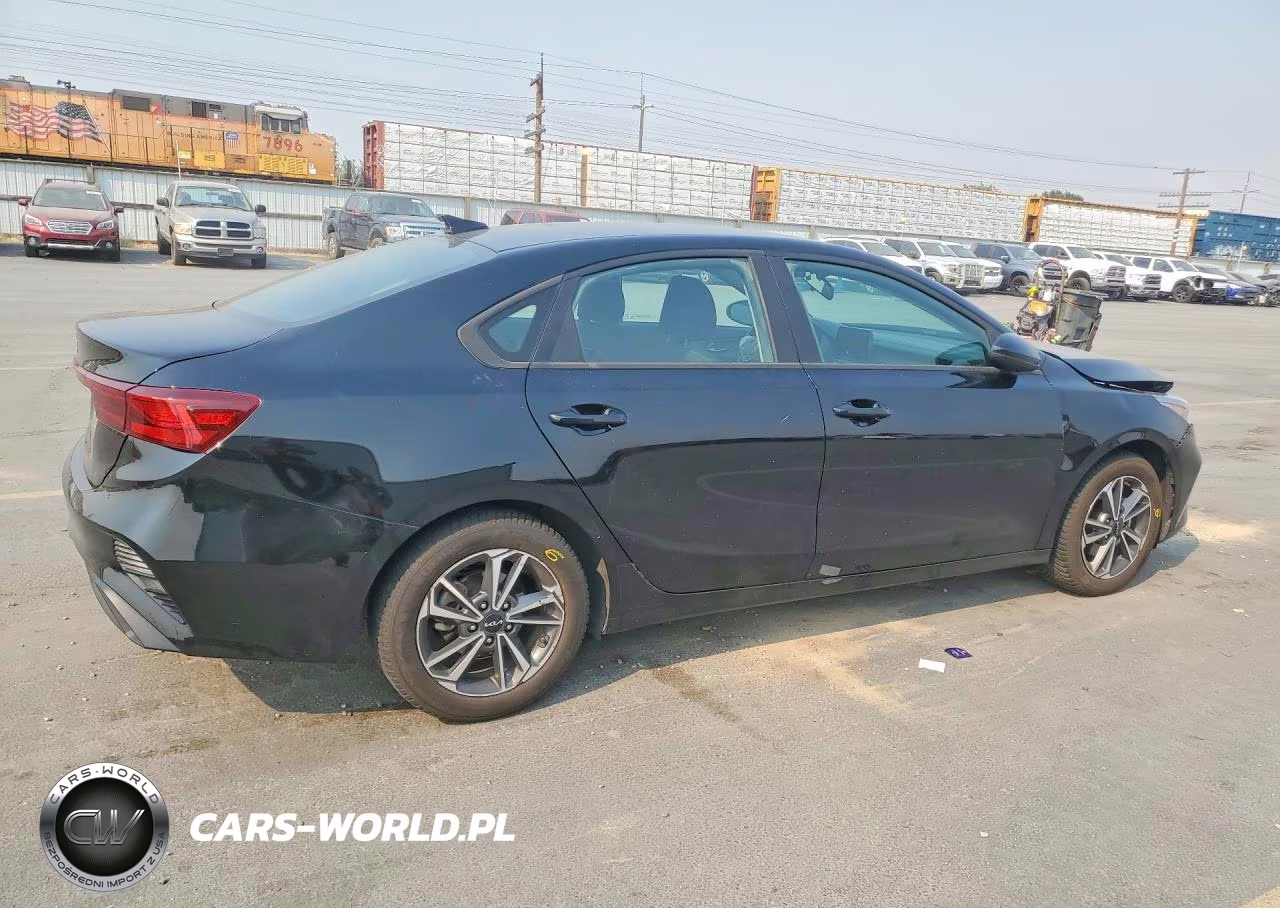 2023 Kia Forte Lxs VIN:3KPF24AD4PE560702 - 3