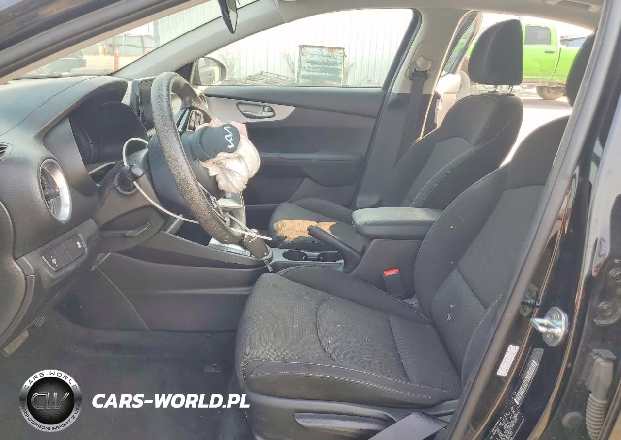 2023 Kia Forte Lxs VIN:3KPF24AD4PE560702 - 7