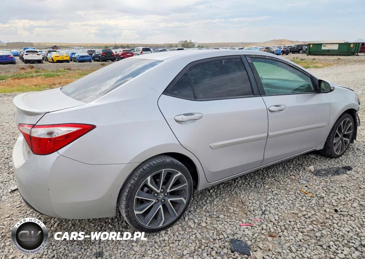 2015 Toyota Corolla S Plus VIN:5YFBURHE8FP211298 - 3