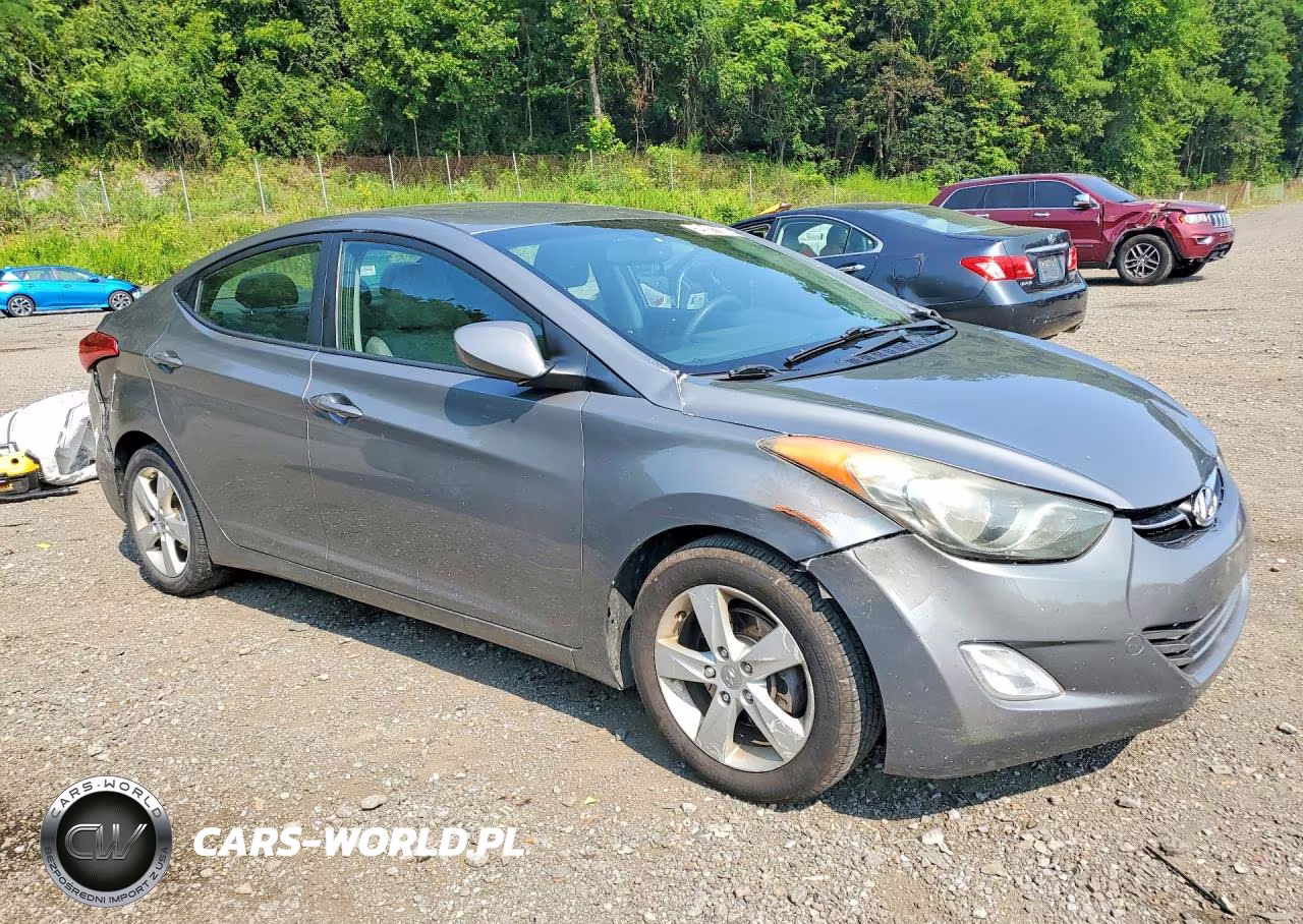 2013 Hyundai Elantra Gls VIN:5NPDH4AE6DH346266 - 4