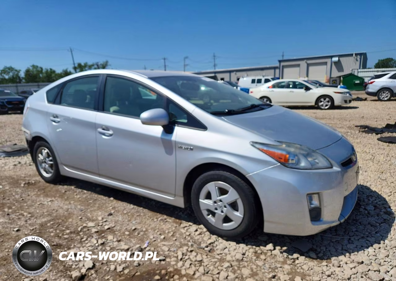 2011 Toyota Prius Four VIN:JTDKN3DU4B5335972 - 4
