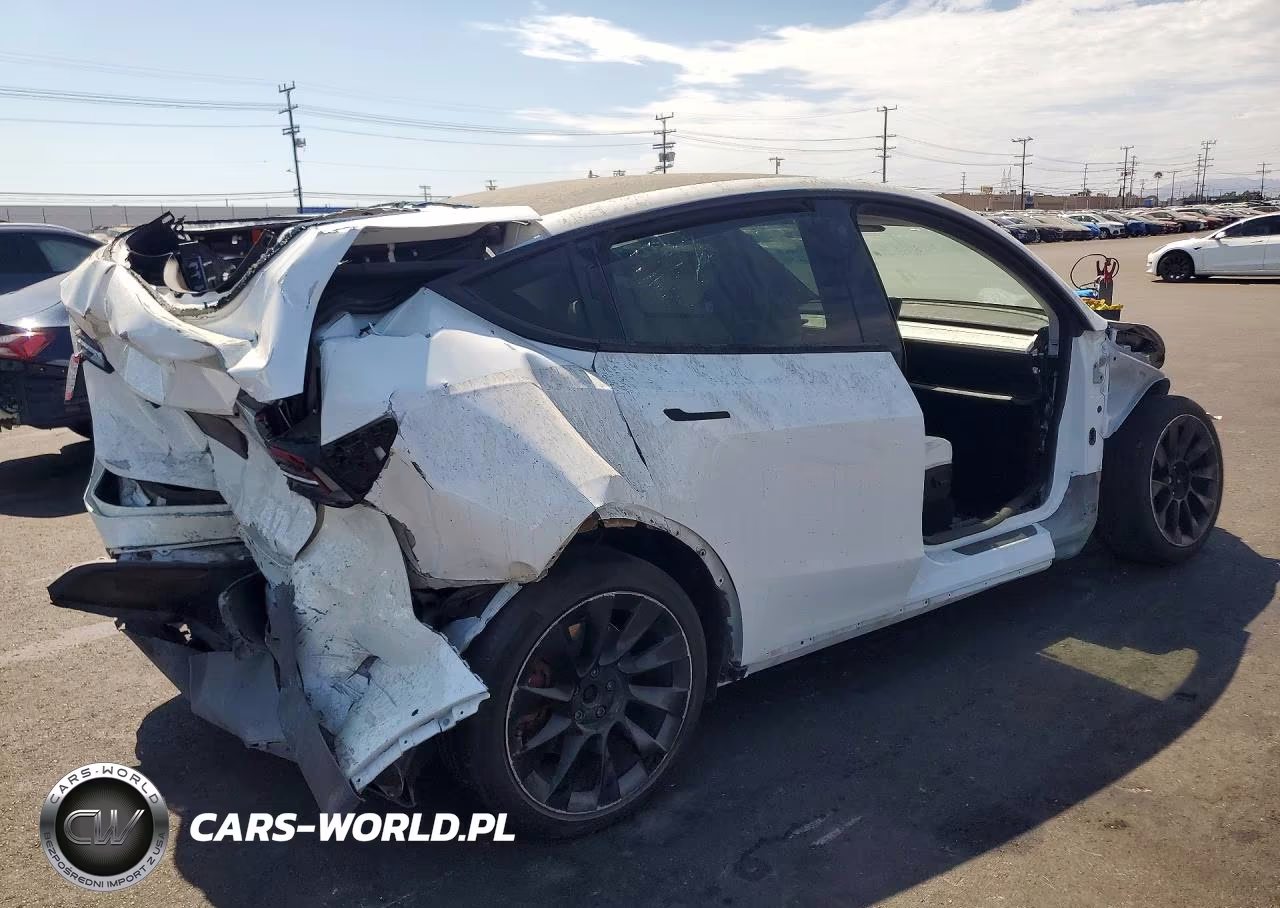 2021 Tesla Model Y VIN:5YJYGDEE5MF267801 - 3