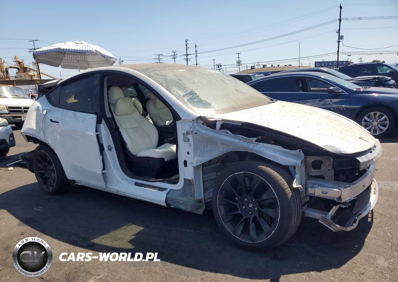 2021 Tesla Model Y VIN:5YJYGDEE5MF267801 - 4