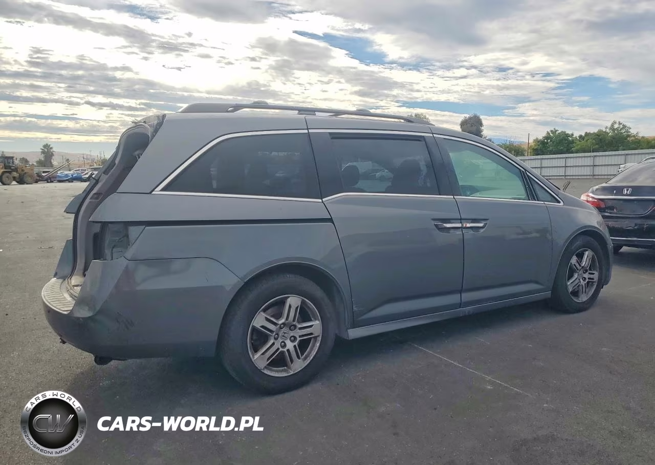 2012 Honda Odyssey Touring VIN:5FNRL5H95CB021625 - 3