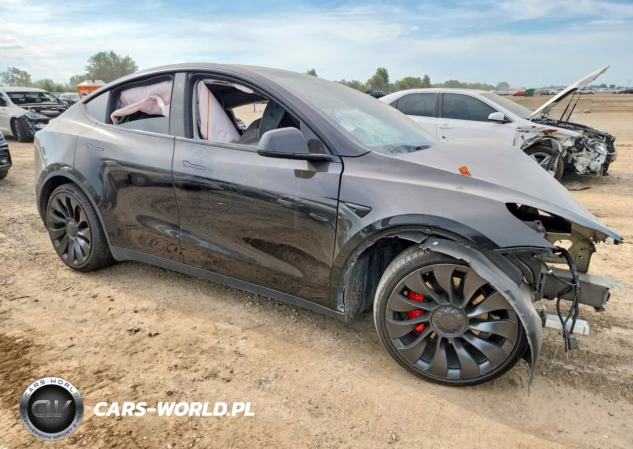 2022 Tesla Model Y VIN:7SAYGDEF5NF573944 - 4
