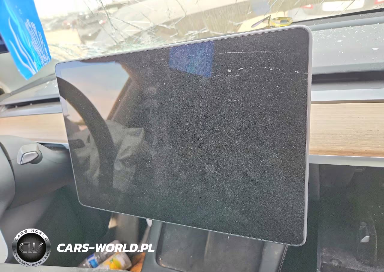 2022 Tesla Model Y VIN:7SAYGDEF5NF573944 - 9