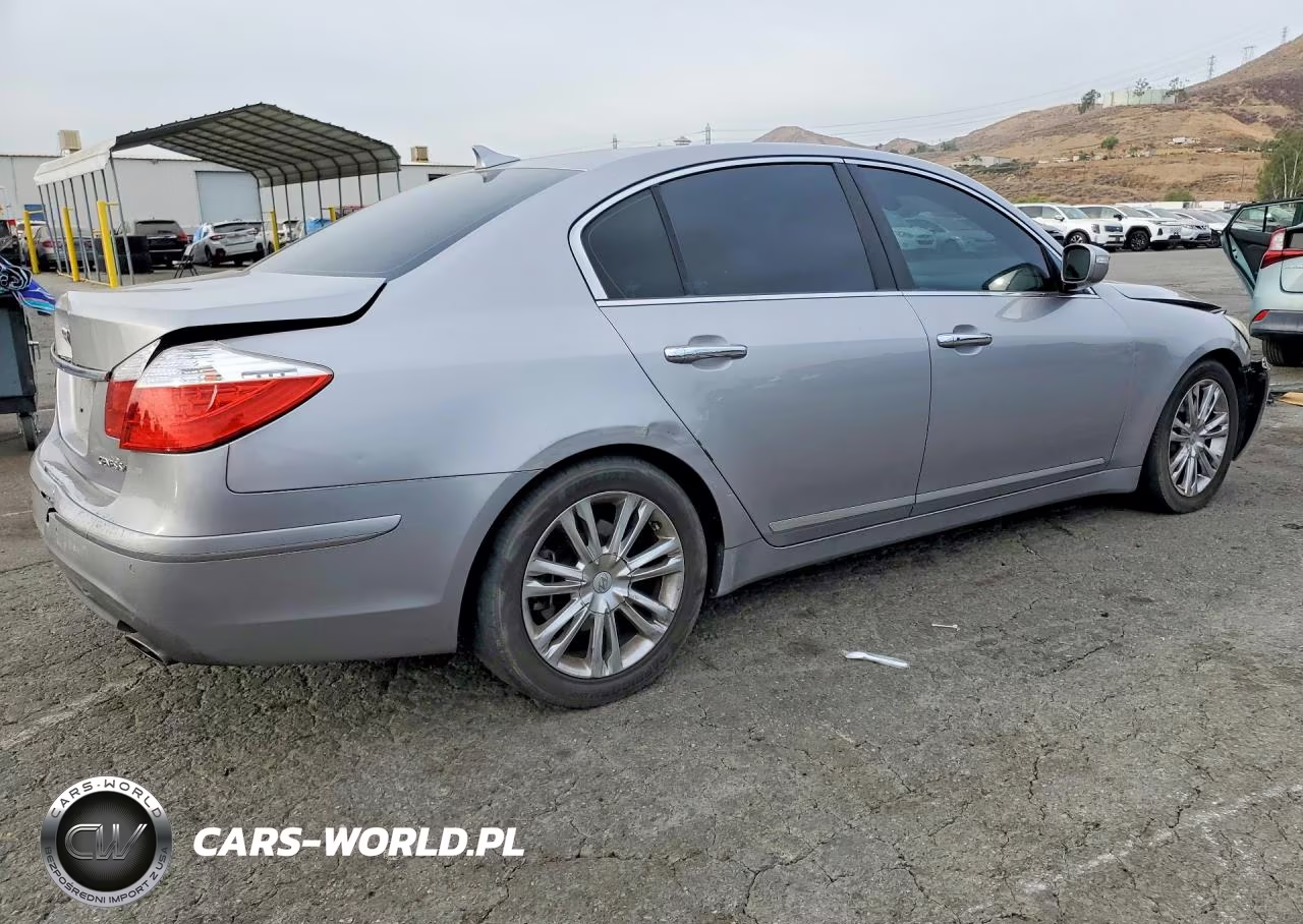 2011 Hyundai Genesis 4.6L VIN:KMHGC4DF6BU133641 - 3