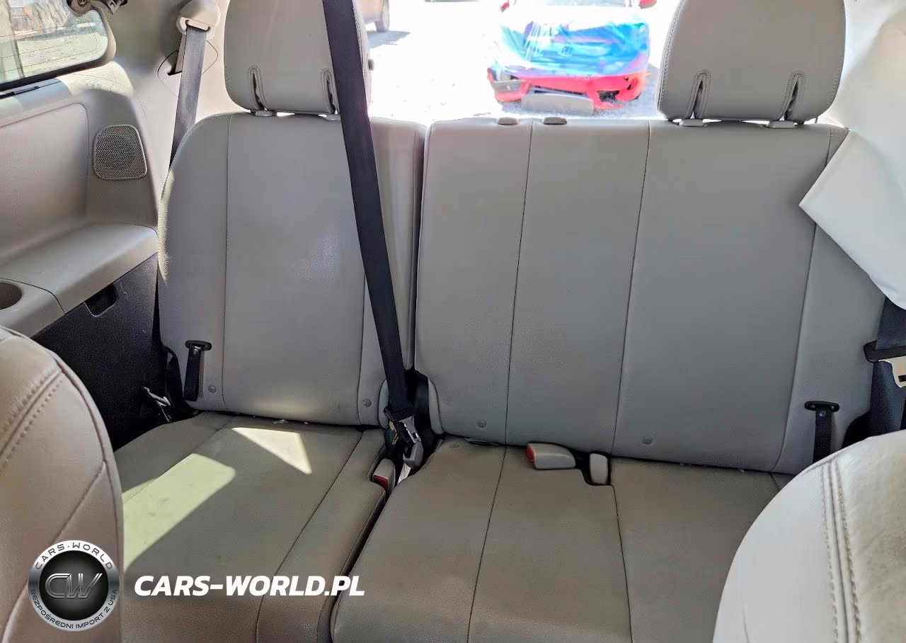 2018 Toyota Sienna Limited 7-Passenger VIN:5TDDZ3DC1JS191939 - 10