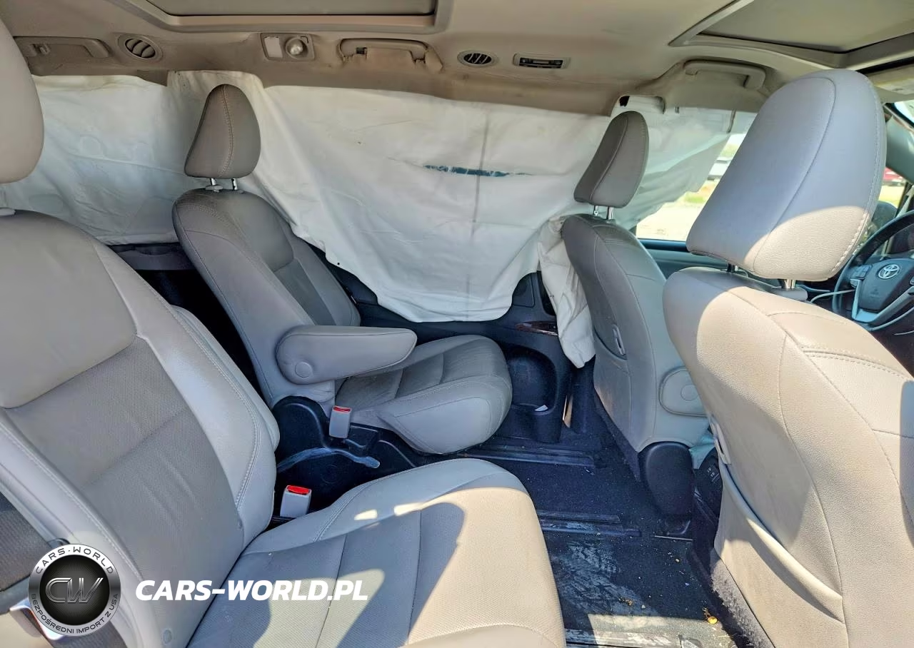 2018 Toyota Sienna Limited 7-Passenger VIN:5TDDZ3DC1JS191939 - 11