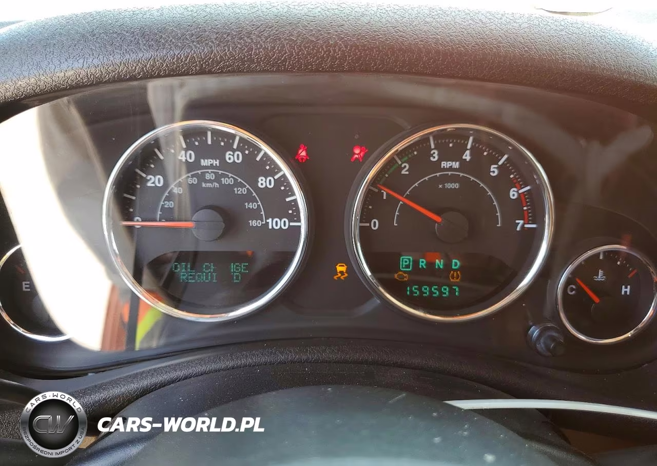 2011 Jeep Wrangler Unlimited Sahara VIN:1J4HA5H1XBL572490 - 9