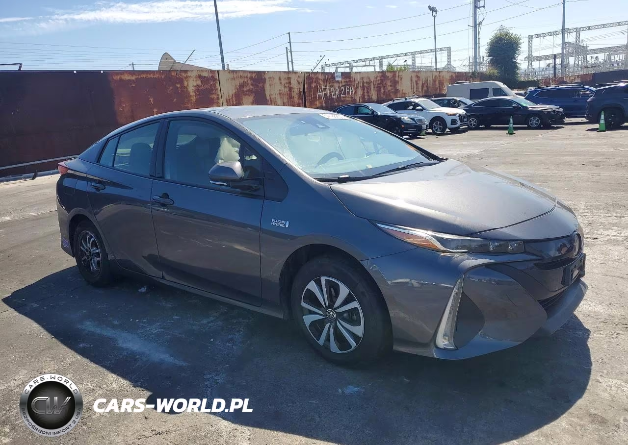 2019 Toyota Prius Prime Plus VIN:JTDKARFP9K3113588 - 4