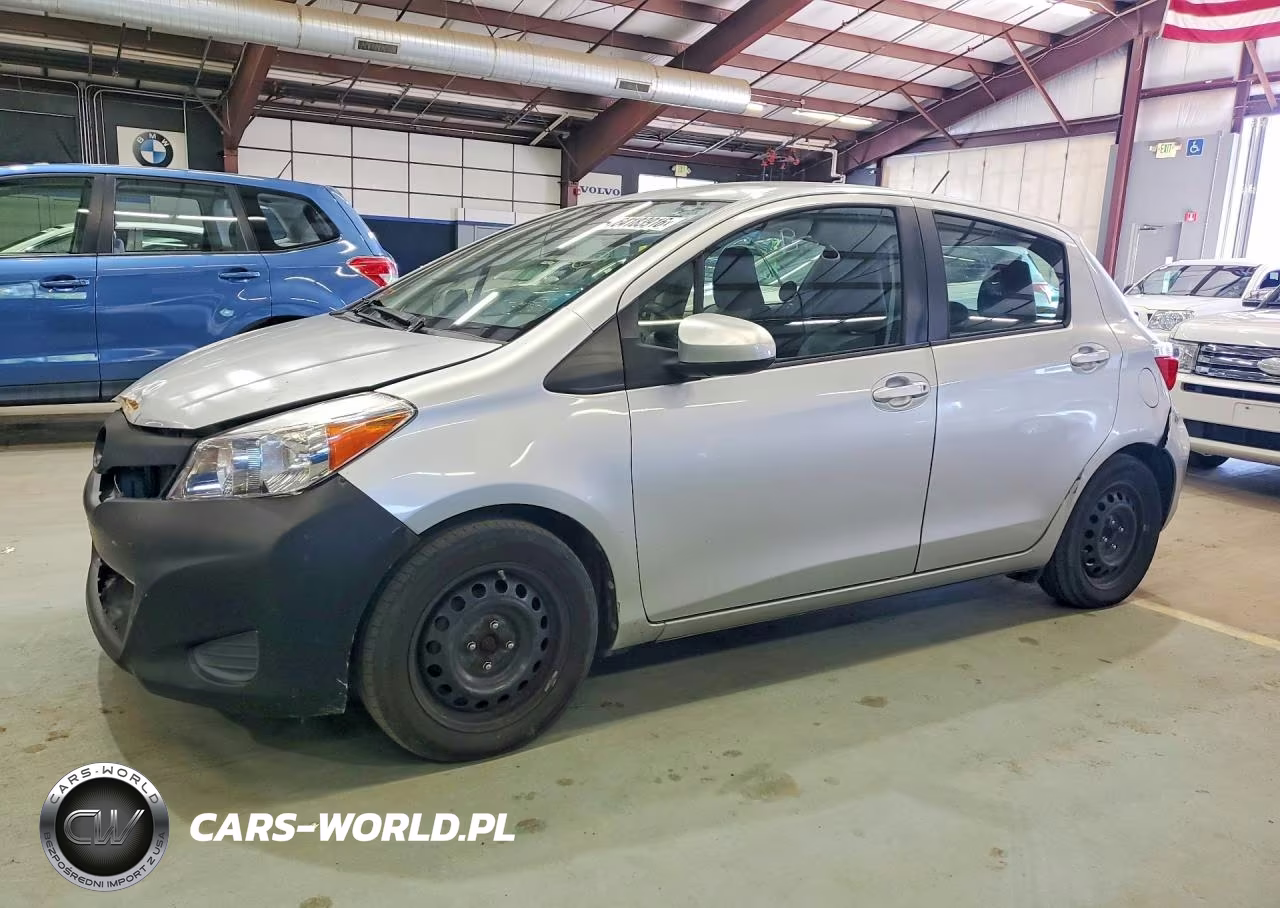 2013 Toyota Yaris 5-Door Le – zdjęcie 1 z 12