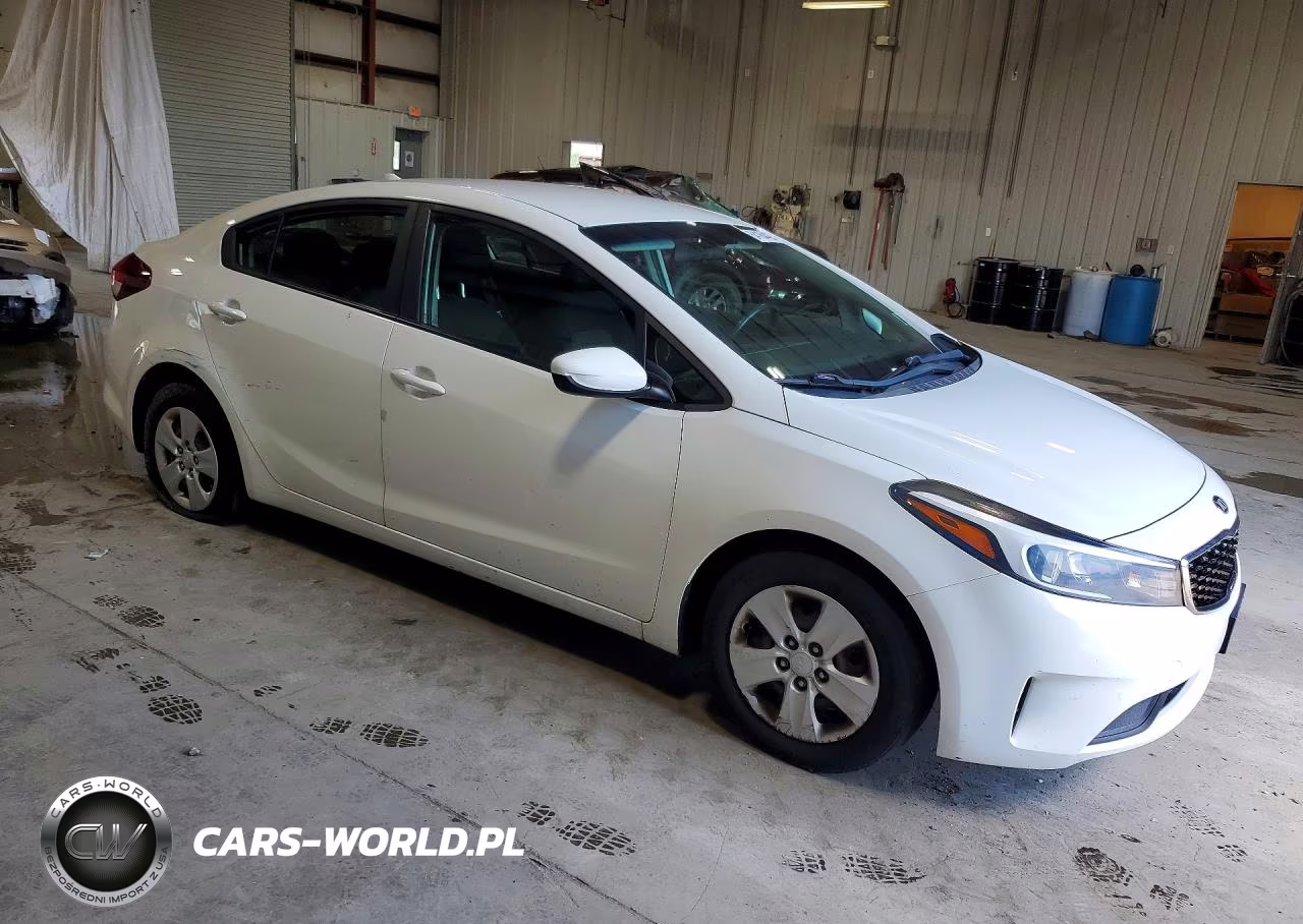 2018 Kia Forte Lx VIN:3KPFK4A72JE205626 - 4