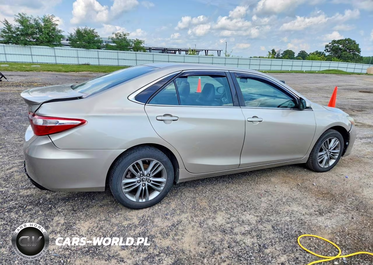 2016 Toyota Camry Se VIN:4T1BF1FK4GU143084 - 3