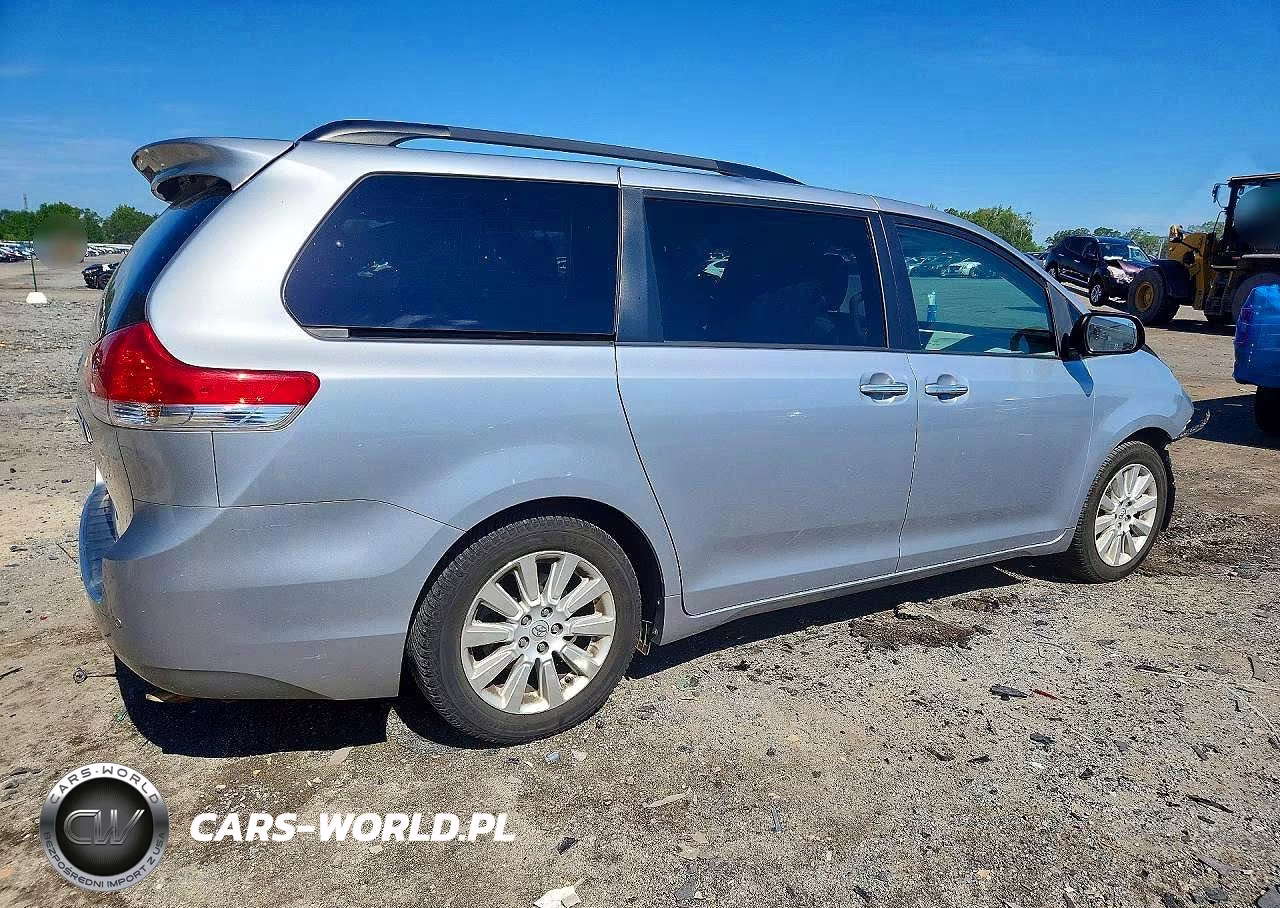 2014 Toyota Sienna Limited 7-Passenger VIN:5TDYK3DC4ES467462 - 3