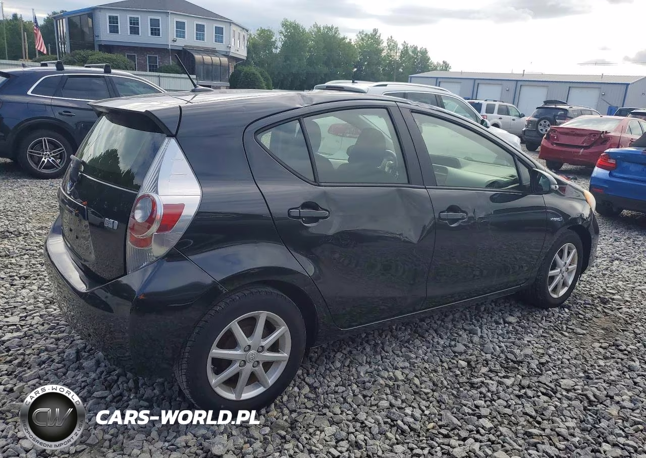 2012 Toyota Prius C Three VIN:JTDKDTB3XC1026660 - 3