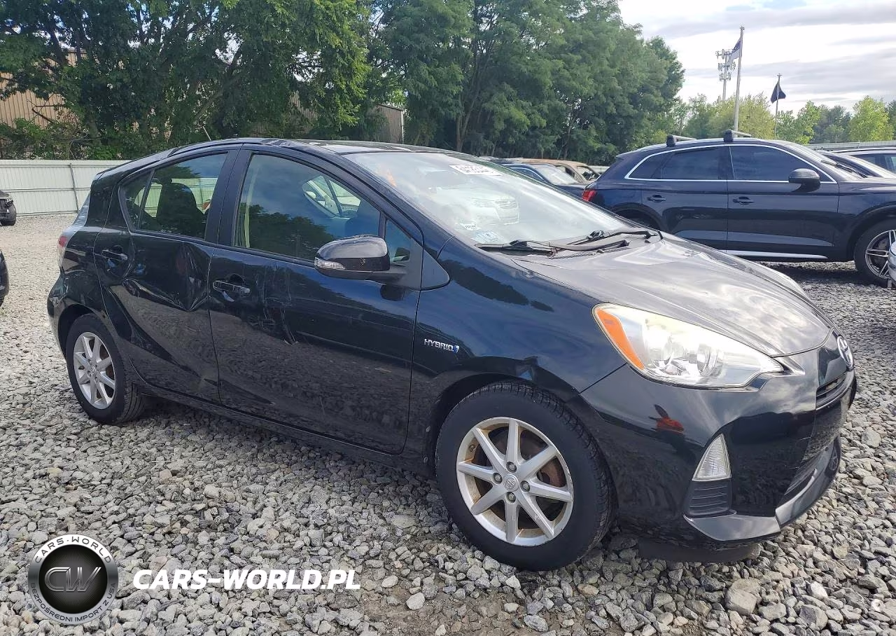 2012 Toyota Prius C Three VIN:JTDKDTB3XC1026660 - 4