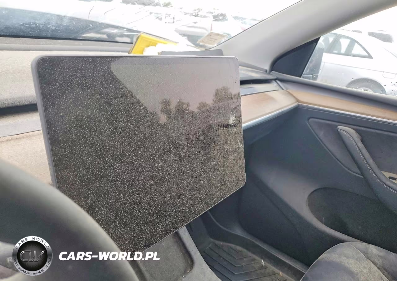 2024 Tesla Model Y VIN:7SAYGDED3RF088867 - 9