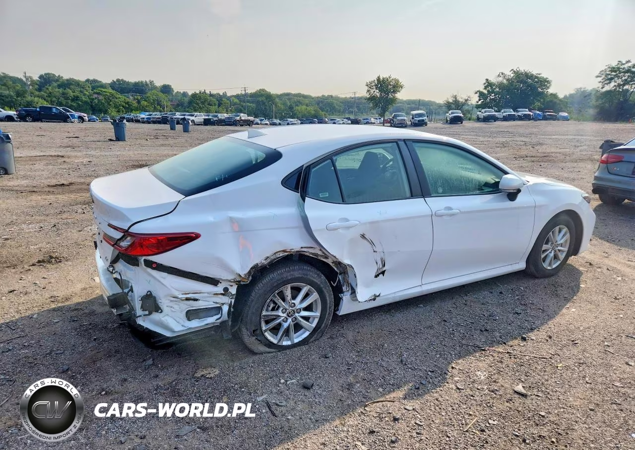 2026 Toyota Camry Le VIN:4T1DAACK1TU722877 - 3