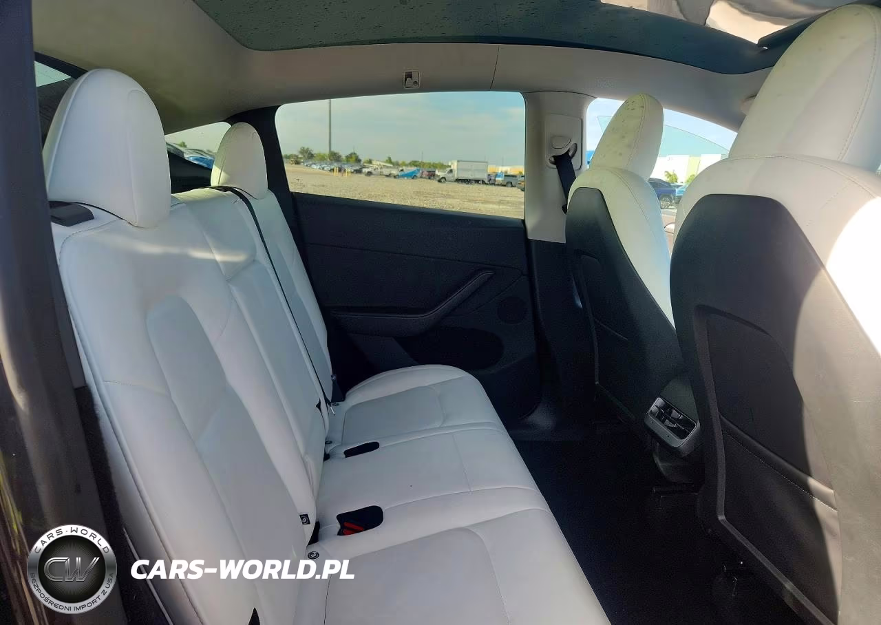 2024 Tesla Model Y VIN:7SAYGDED3RA327010 - 10