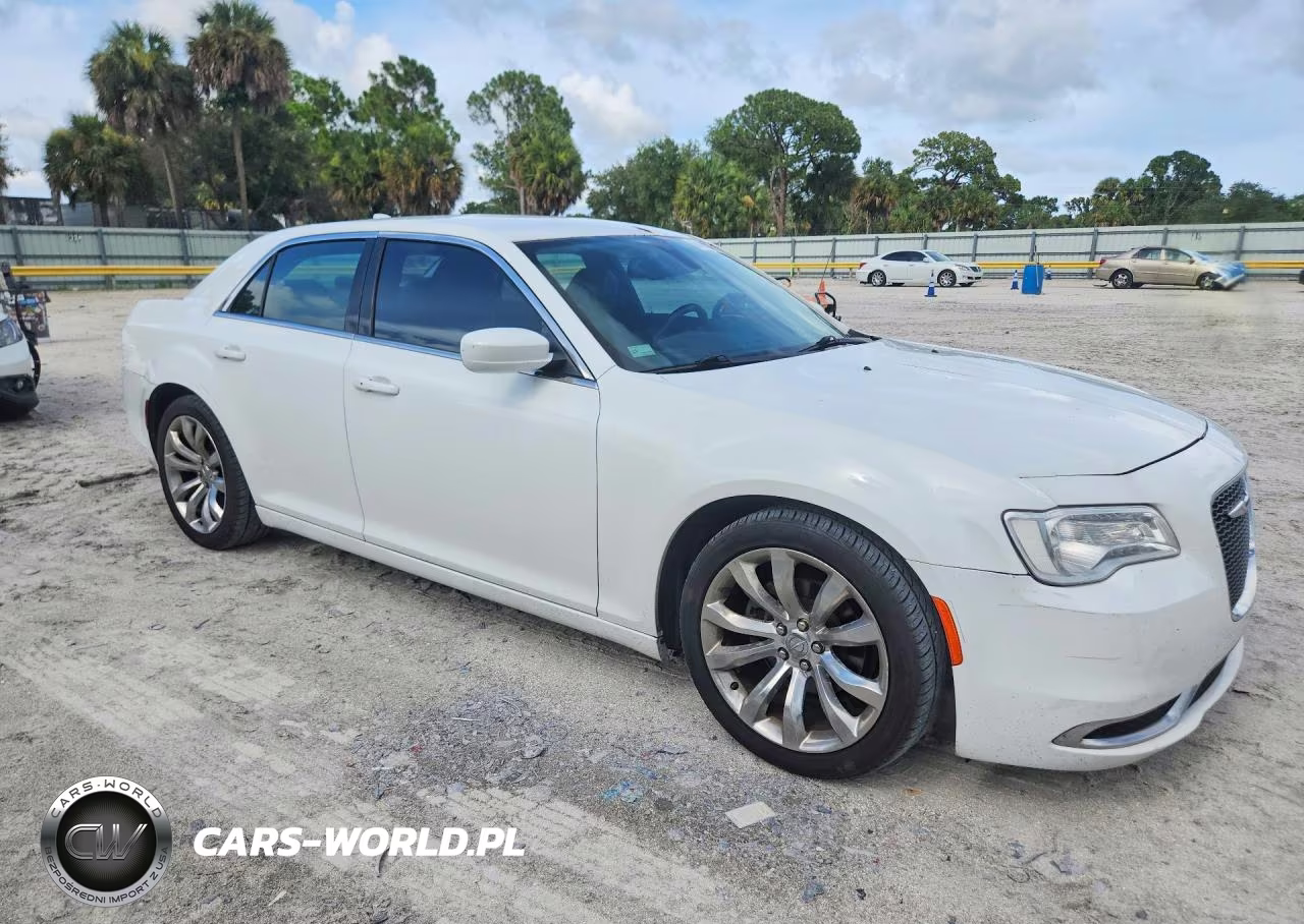 2016 Chrysler 300 Limited VIN:2C3CCAAG7GH328998 - 4