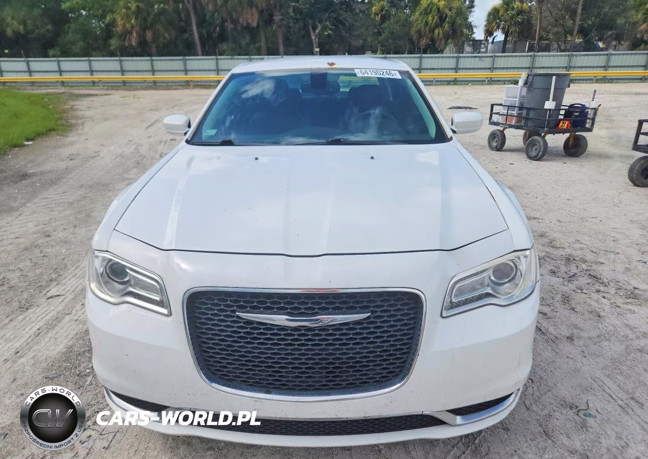 2016 Chrysler 300 Limited VIN:2C3CCAAG7GH328998 - 5