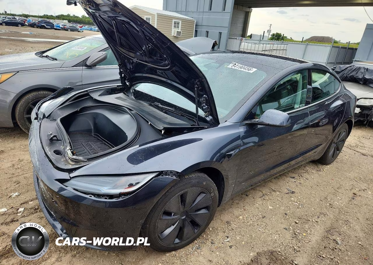 2025 Tesla Model 3 – zdjęcie 1 z 12