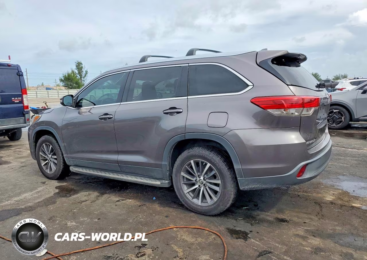 2019 Toyota Highlander Xle VIN:5TDKZRFHXKS557062 - 2