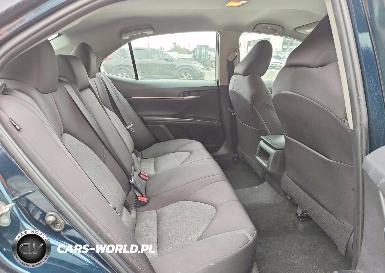 2019 Toyota Camry Le VIN:4T1B11HK3KU288976 - 10