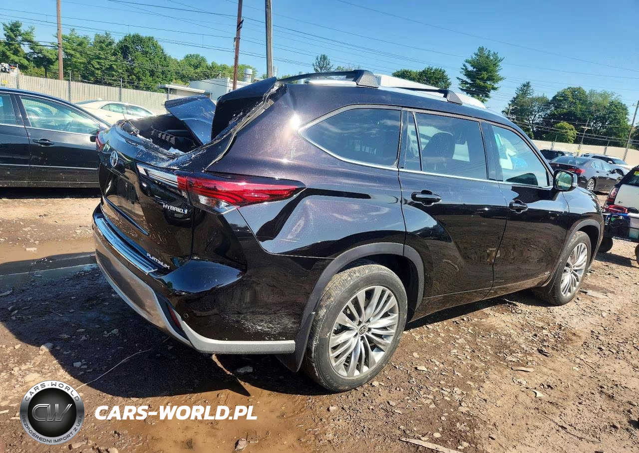 2022 Toyota Highlander Hybrid Platinum VIN:5TDEBRCH8NS082585 - 3